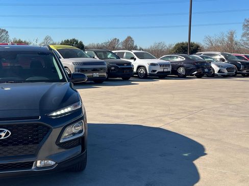 Used 2020 Hyundai Kona SEL Plus image 3