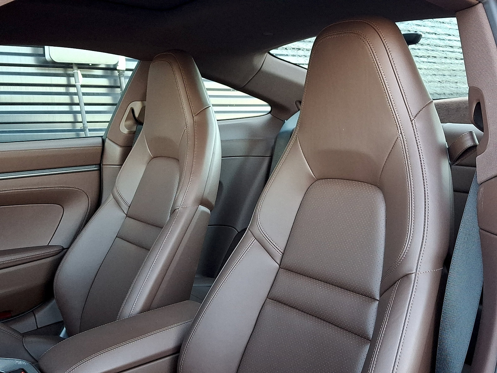 Certified 2024 Porsche 911 Carrera RWD image 5