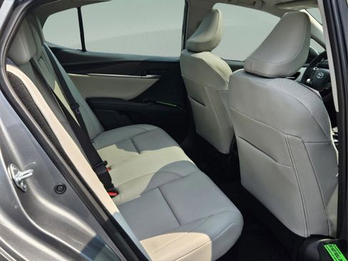 Used 2025 Toyota Camry LE image 11