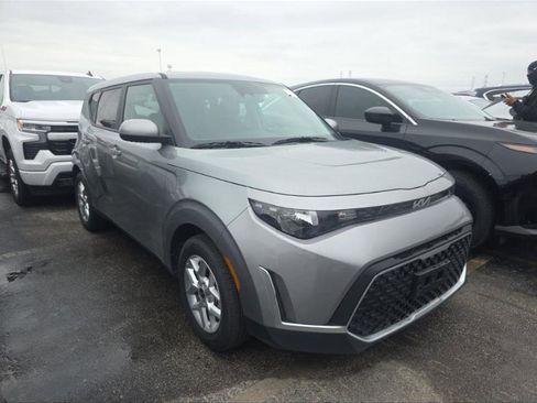 Used 2025 Kia Soul LX w/ LX Technology Package FWD image 1