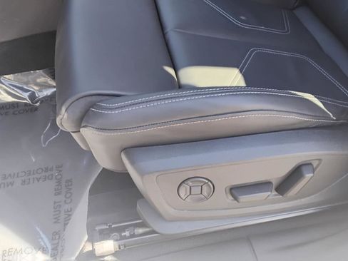 Certified 2025 Audi Q3 2.0T Premium w/ Black Optic Sport Package image 18