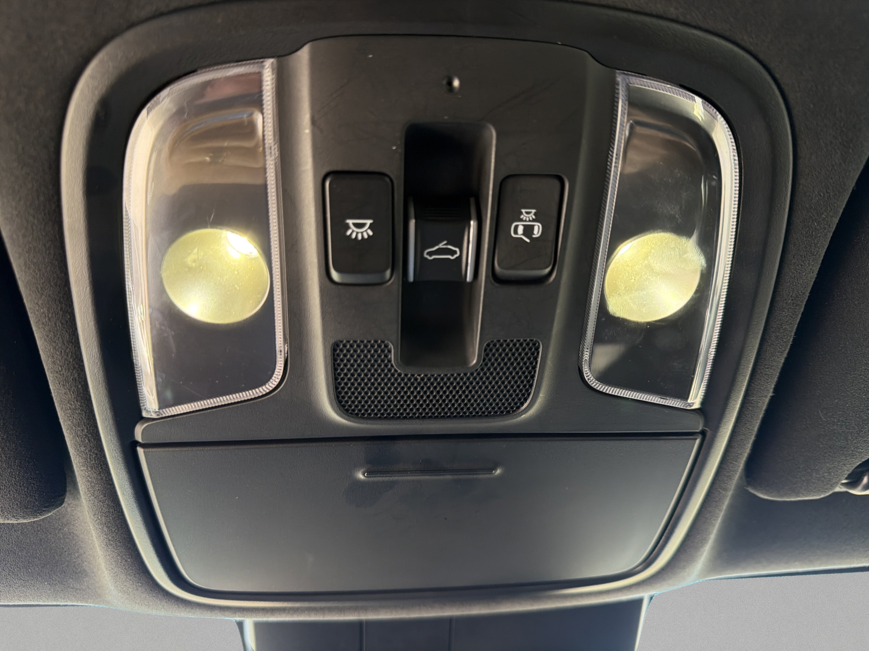 Used 2020 Kia Stinger GT2 AWD/4WD image 16