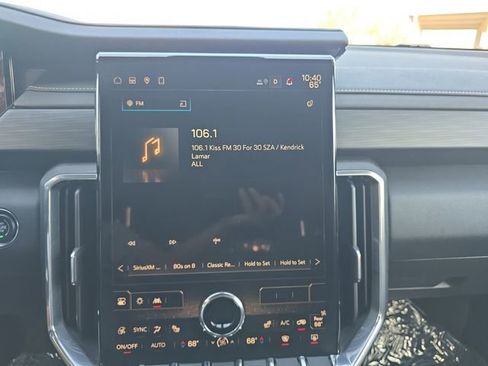 Used 2025 GMC Acadia Elevation image 8