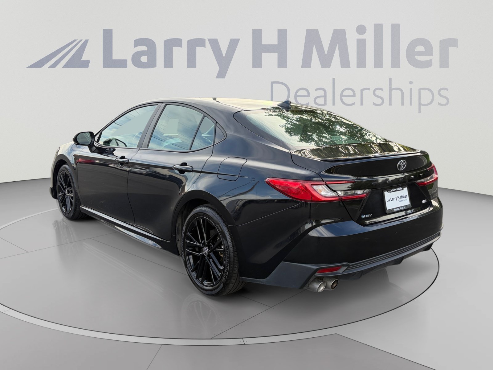 Used 2025 Toyota Camry SE FWD image 3