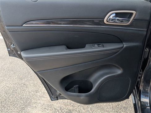 Used 2014 Jeep Grand Cherokee Overland w/ Advanced Technology Group image 20