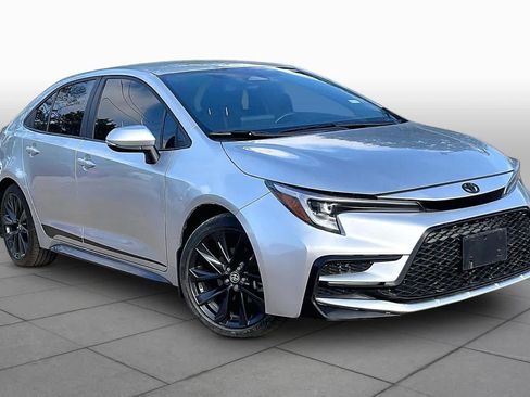 Used 2025 Toyota Corolla SE FWD image 3