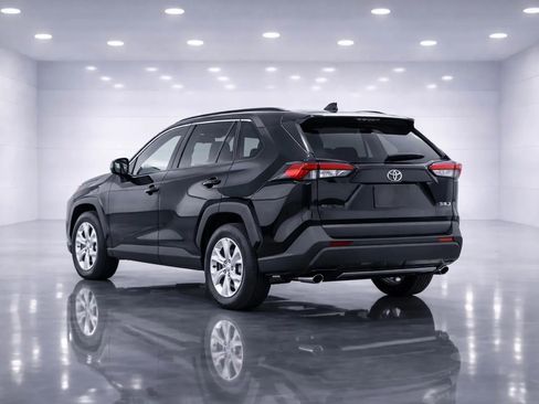 Used 2025 Toyota RAV4 LE AWD/4WD image 3