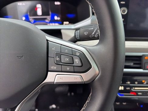 Used 2025 Volkswagen Taos SE image 23