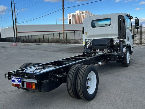 New 2025 Chevrolet Low Cab Forward image 5