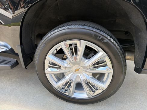Used 2022 Chevrolet Silverado 1500 High Country w/ High Country Premium Package AWD/4WD image 19