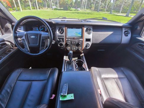 Used 2017 Ford Expedition Platinum RWD image 28
