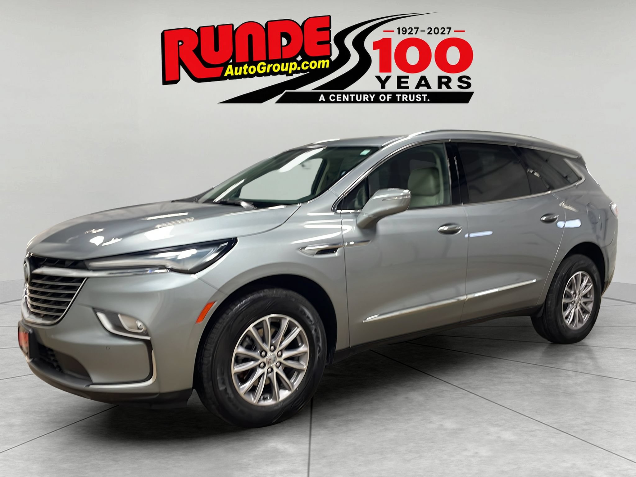 Used 2023 Buick Enclave Essence AWD/4WD image 1