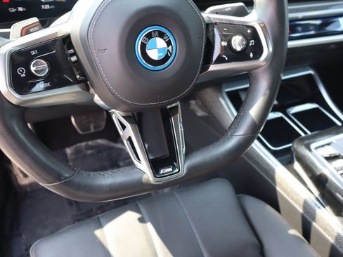 Used 2023 BMW i7 xDrive60 AWD/4WD image 11