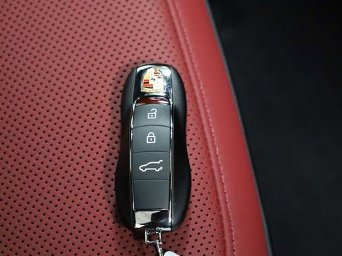 New 2026 Porsche Macan AWD/4WD image 42