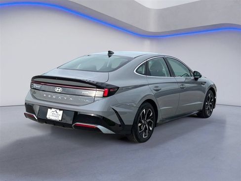 Used 2024 Hyundai Sonata SEL FWD image 3