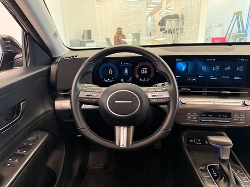 Used 2025 Hyundai Kona SEL FWD image 17