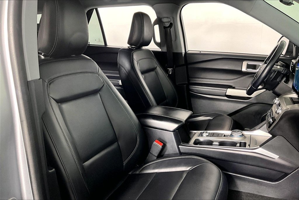Used 2021 Ford Explorer XLT w/ Equipment Group 202A AWD/4WD image 7
