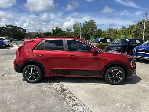 New 2026 Kia Niro FWD image 3