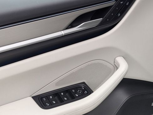 New 2025 Porsche Macan 4S Electric image 14