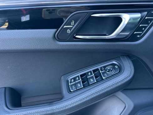 Used 2024 Porsche Macan image 12