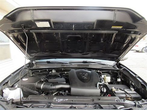 Used 2020 Toyota Tacoma Limited image 7