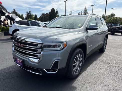 Used 2023 GMC Acadia SLT image 2