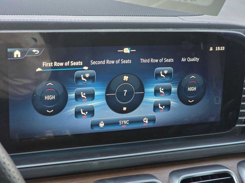 Used 2025 Mercedes-Benz GLS 580 4MATIC image 29