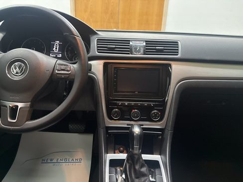 Used 2013 Volkswagen Passat 2.5 SE FWD image 10
