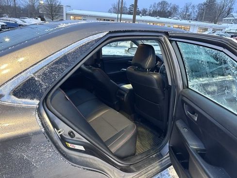 Used 2017 Toyota Camry SE image 9