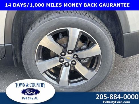 Used 2023 Chevrolet Traverse LT w/ LT Premium Package image 26