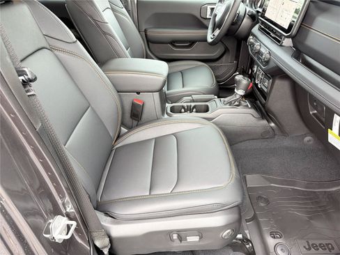 New 2026 Jeep Gladiator Sport AWD/4WD image 12
