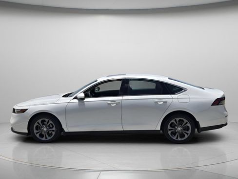 Certified 2023 Honda Accord EX image 5