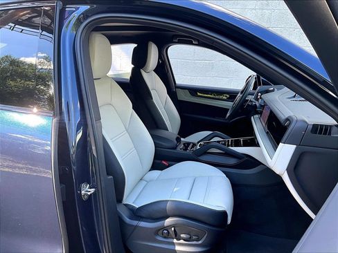 Certified 2026 Porsche Cayenne Coupe AWD/4WD image 12