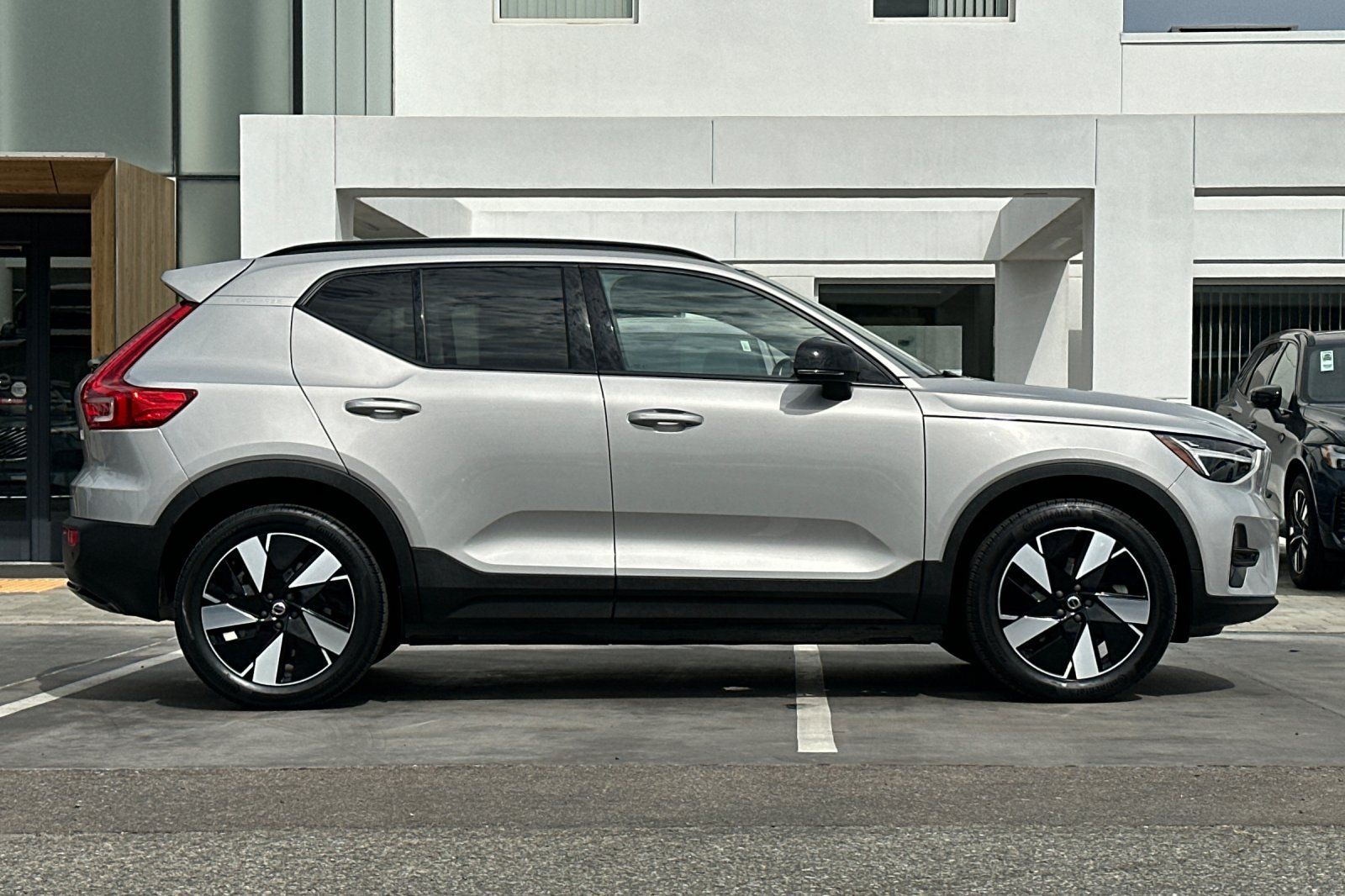 Certified 2024 Volvo XC40 Recharge Core w/ Protection Package Premier AWD/4WD image 3