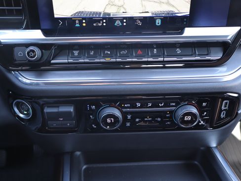 Used 2024 Chevrolet Silverado 2500 High Country w/ High Country Premium Package image 33