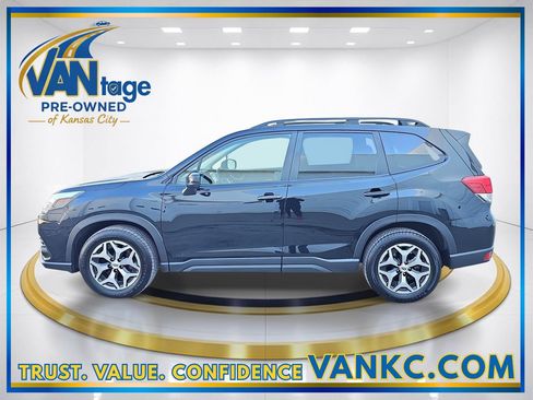 Certified 2023 Subaru Forester Premium image 10