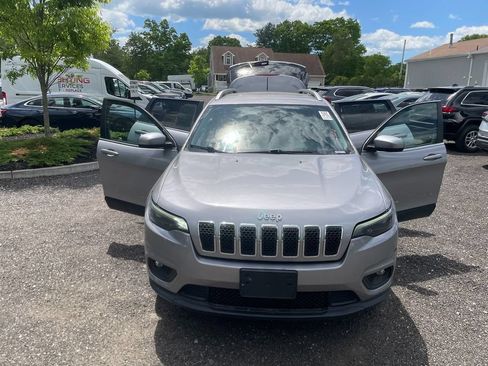 Used 2019 Jeep Cherokee Latitude w/ Popular Appearance Group AWD/4WD image 29