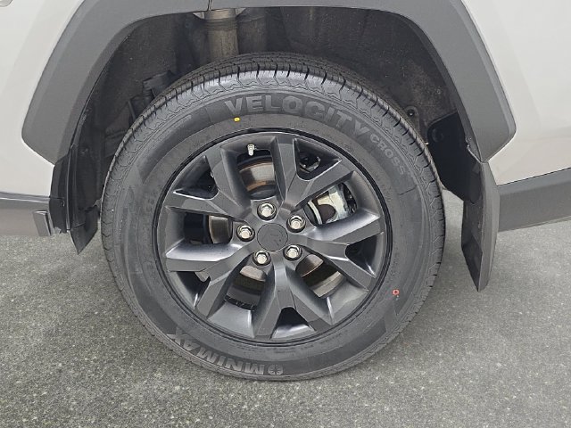 Certified 2024 Toyota RAV4 LE FWD image 27