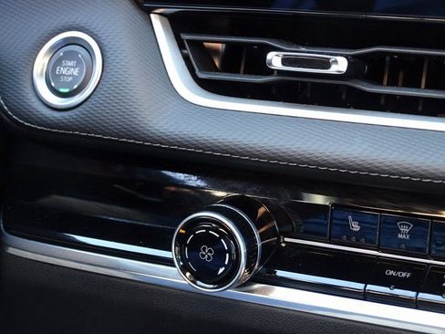 Used 2025 Chevrolet Equinox LT image 30