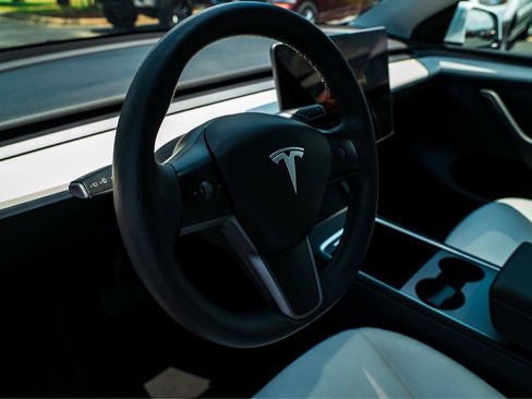 Used 2023 Tesla Model Y AWD image 7