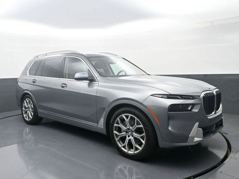 Used 2026 BMW X7 xDrive40i AWD/4WD image 3