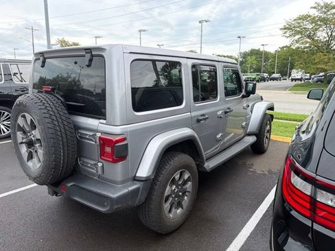 Used 2019 Jeep Wrangler Unlimited Sahara AWD/4WD image 3