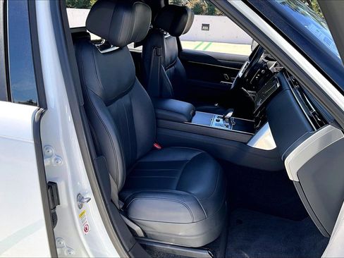 Used 2023 Land Rover Range Rover Long Wheelbase Autobiography image 6
