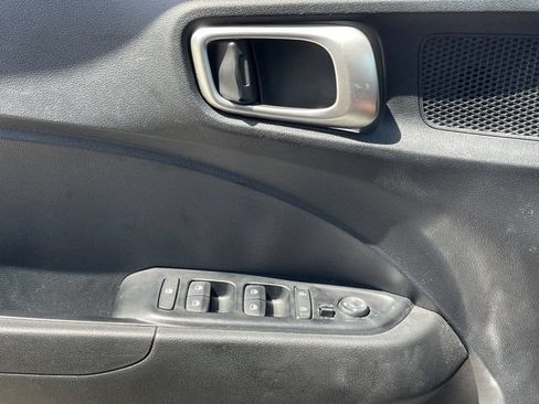 Used 2024 Hyundai Venue SEL FWD image 22
