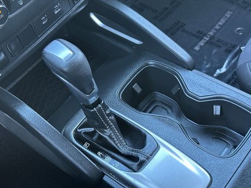 Used 2023 Nissan Frontier SV image 16