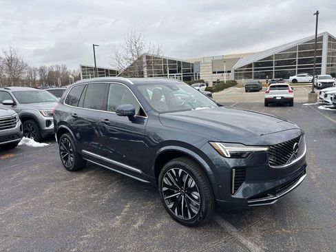 New 2026 Volvo XC90 B5 Plus image 1