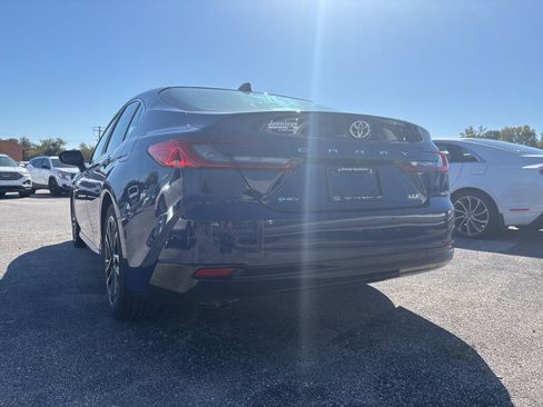 Used 2025 Toyota Camry SE image 6