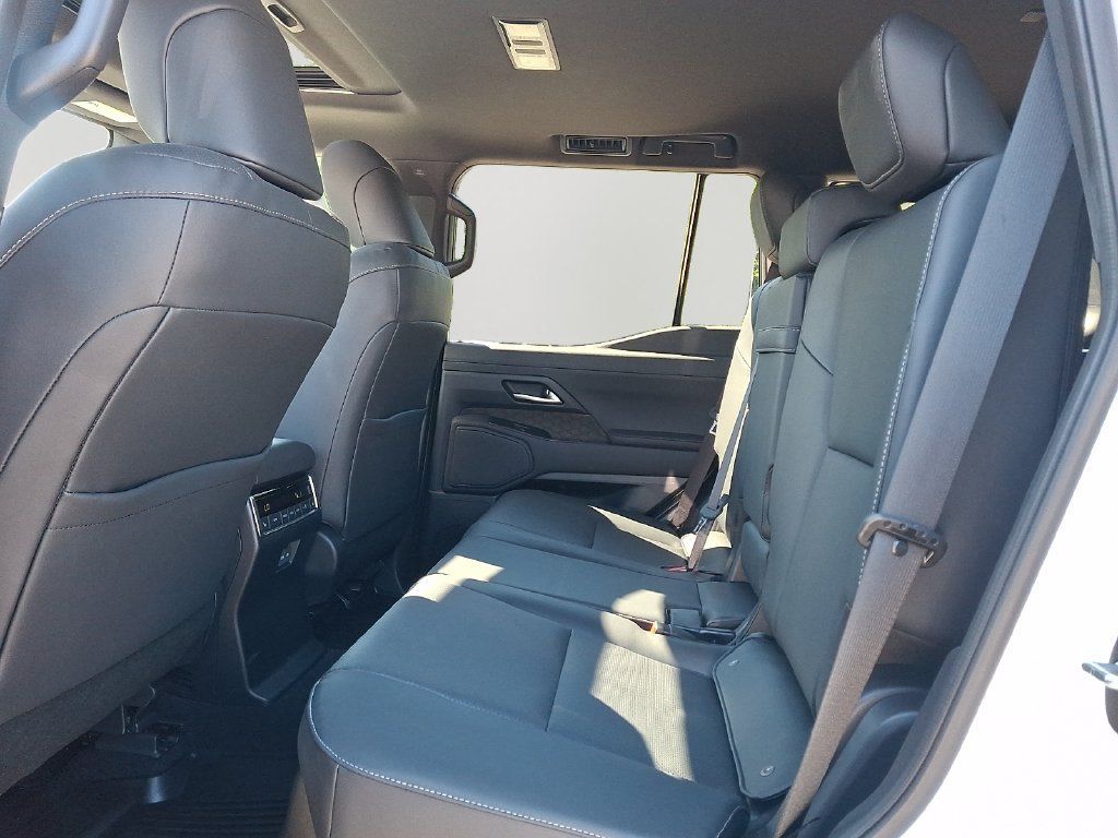 Used 2024 Lexus GX 550 w/ Accessory Package (31) AWD/4WD image 8