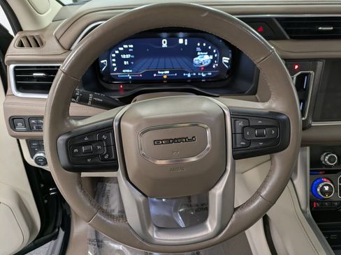 Used 2022 GMC Yukon XL Denali w/ Denali Premium Package image 19