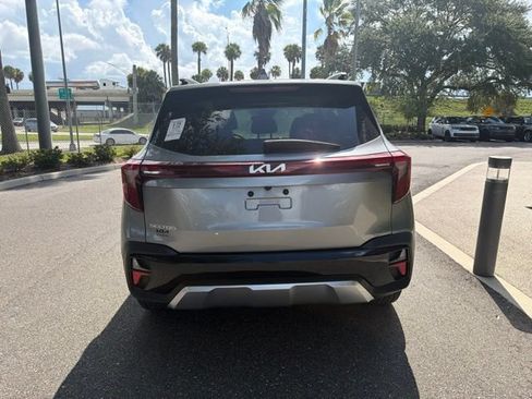 Used 2025 Kia Seltos EX FWD image 4